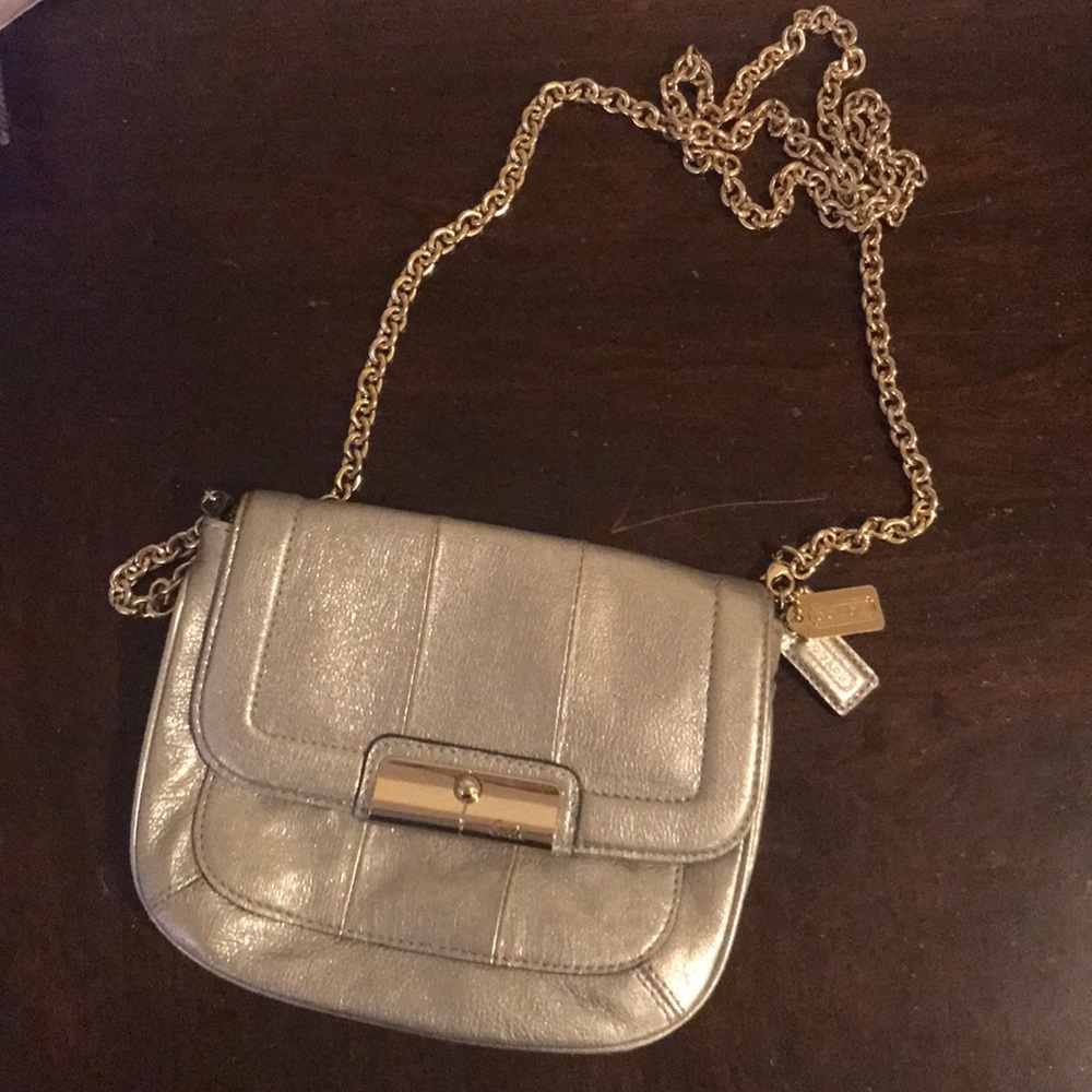 Coach leather crossbody: silver with gold chain